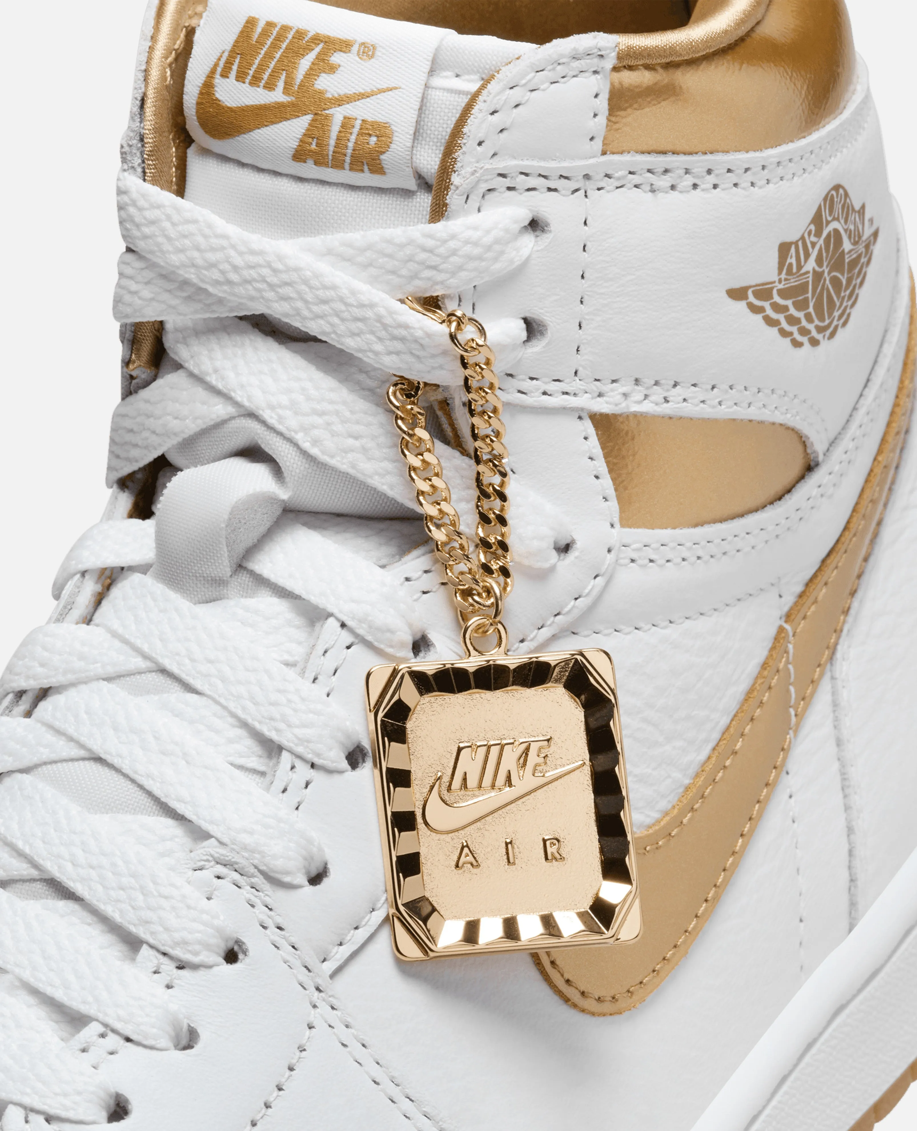 Nike WMNS Air Jordan 1 Retro Hi OG (White/Metallic Gold-Gum Light Brown)