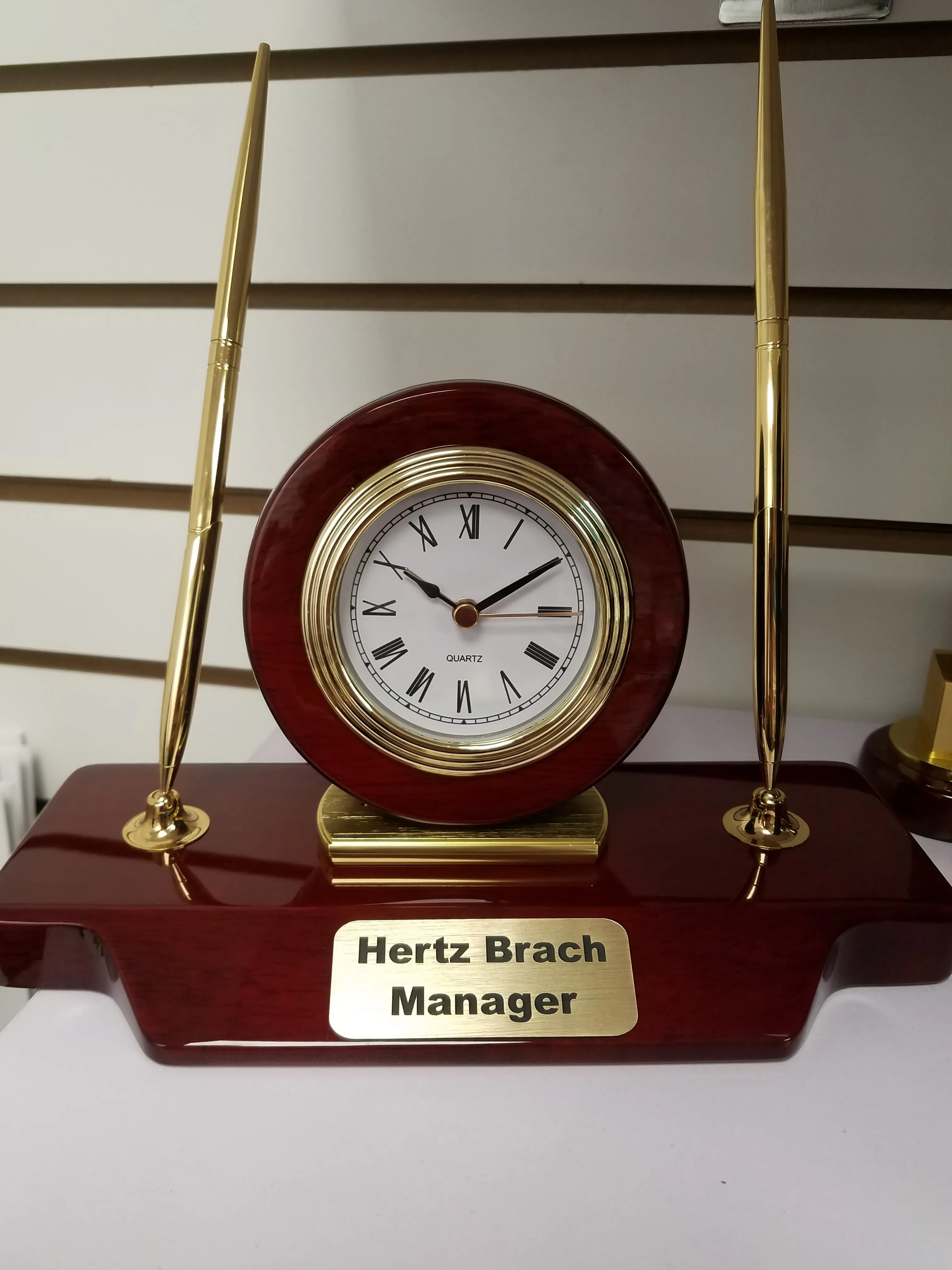 Piano Finish Desk Clock on Base with 2 Pens