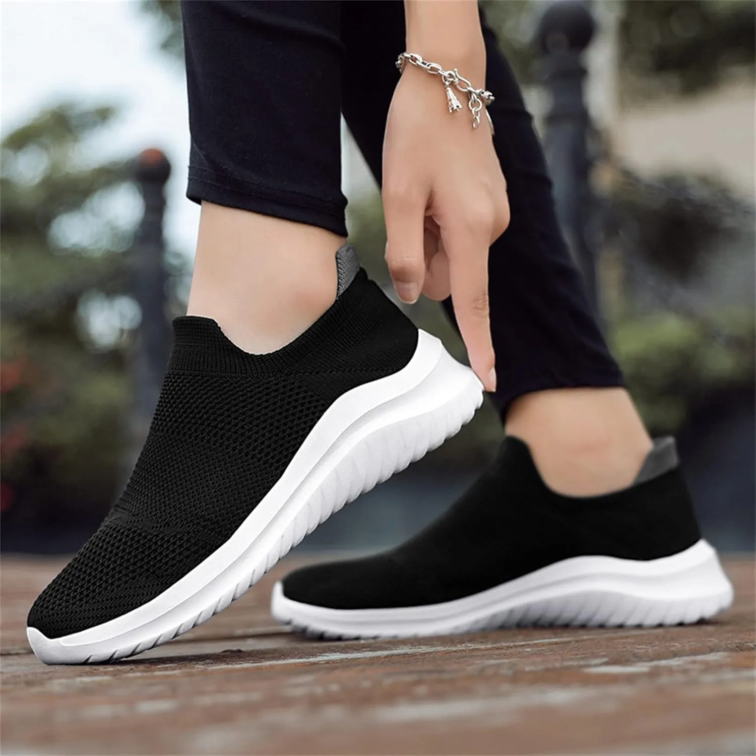 Women's Slip-on Shoes Wide Width Sneakers Hands Free Non Slip Work Shoes Women Walking Woman Shoes Casual White Sneakers Slip On Tennis Shoe Loafers Shoe